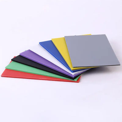 PP Oluklu Levha, ambalaj, nakliye, reklam tabelaları ve tarım fidan tepsileri için ideal, dayanıklı, geri dönüştürülebilir plastik panel.